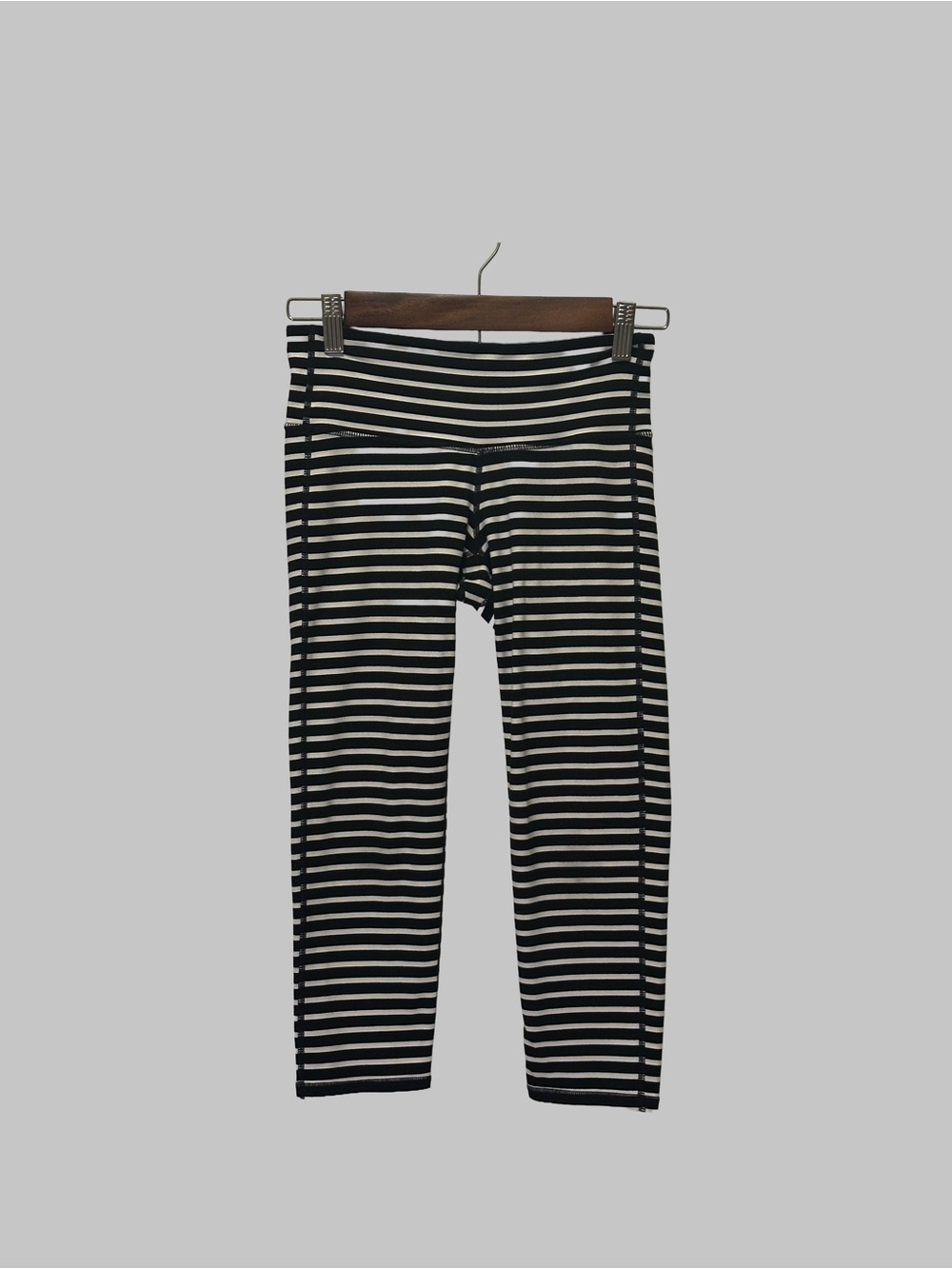Athleta Women’s Black & White Horizontal Stripe Leggings Size XS